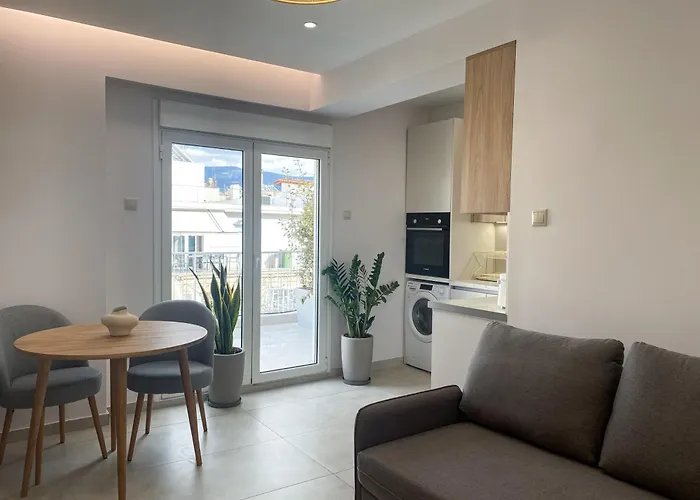 Modern Athens Apartment With Large Private Balcony And Free Parking